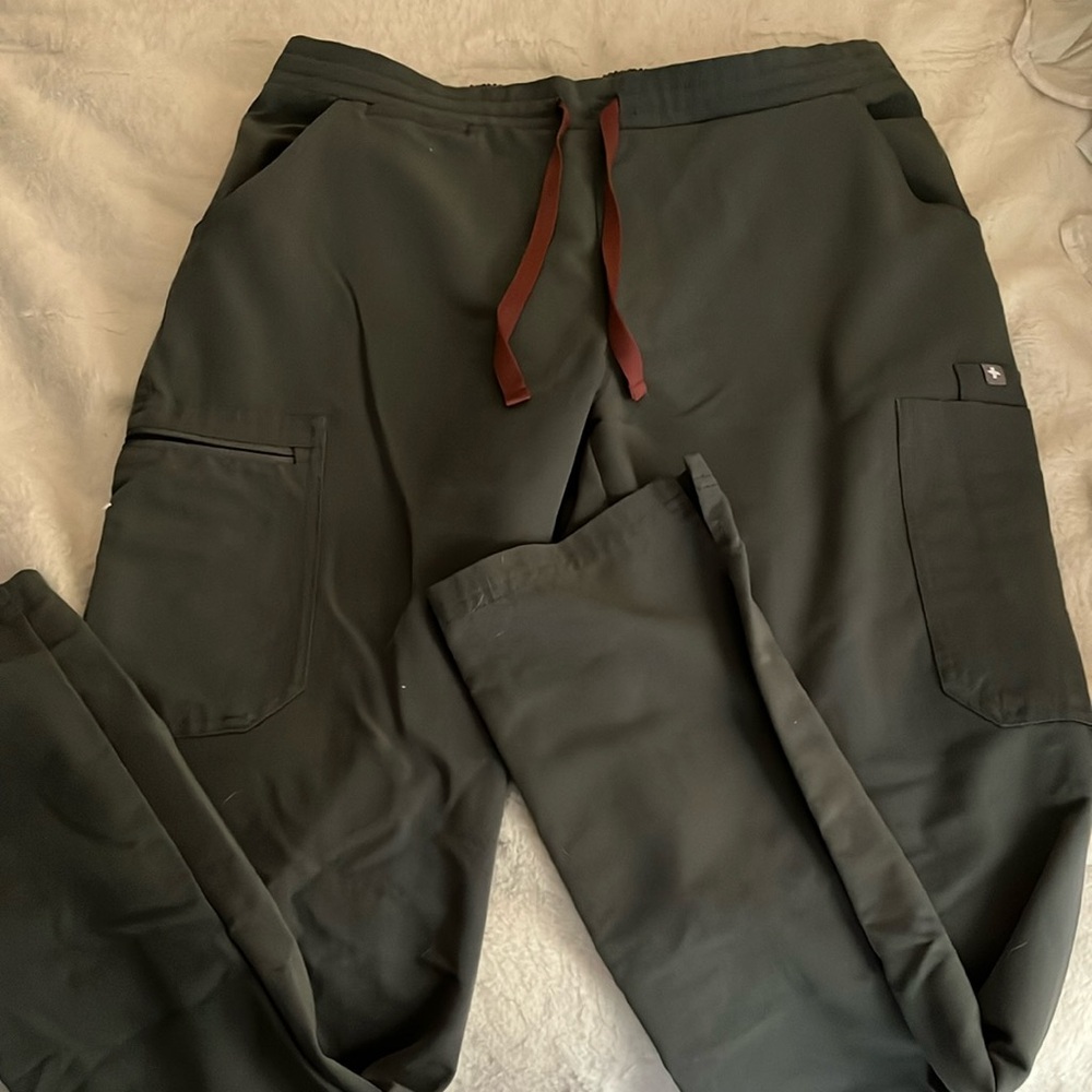 FIGS Yola skinny scrub pants